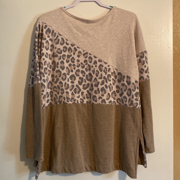 Leopard Sweater - Picture 3 of 4